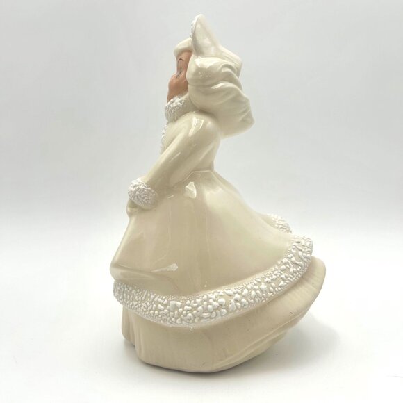 Vintage Ceramic Atlantic Mold Caroler With Tone on Tone Ivory Flowing Dress & Sc - Picture 2 of 6